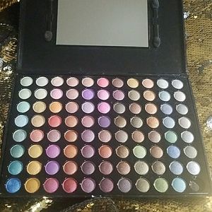 BH Cosmetics  88 color pallet
